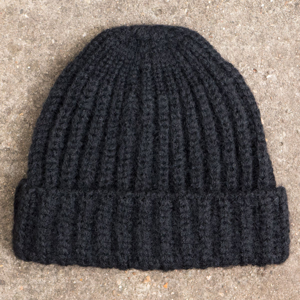 cableami - Mohair Tube-Yarn Beanie - Black